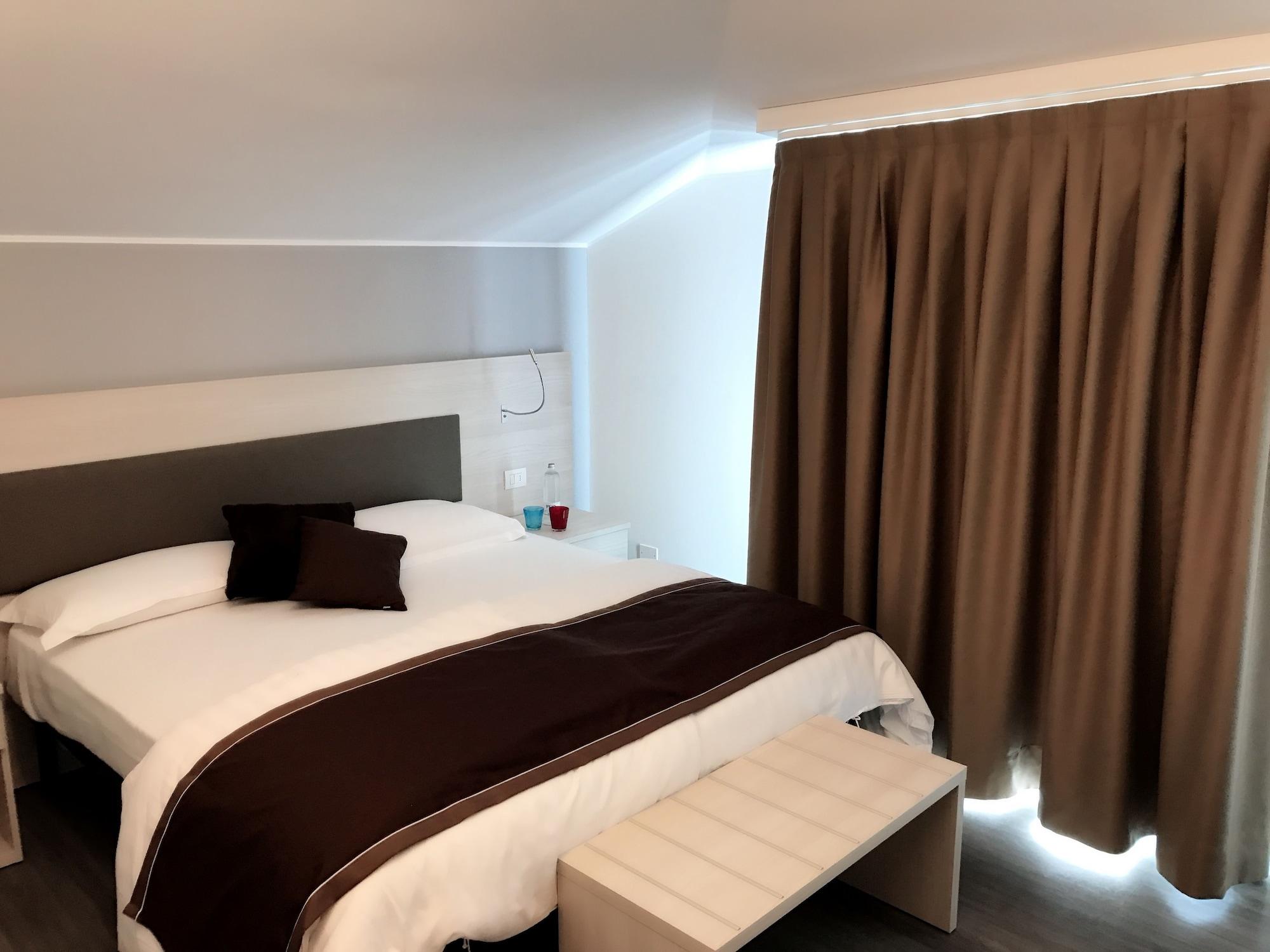 Hotel Dogana Сірміоне Екстер'єр фото
