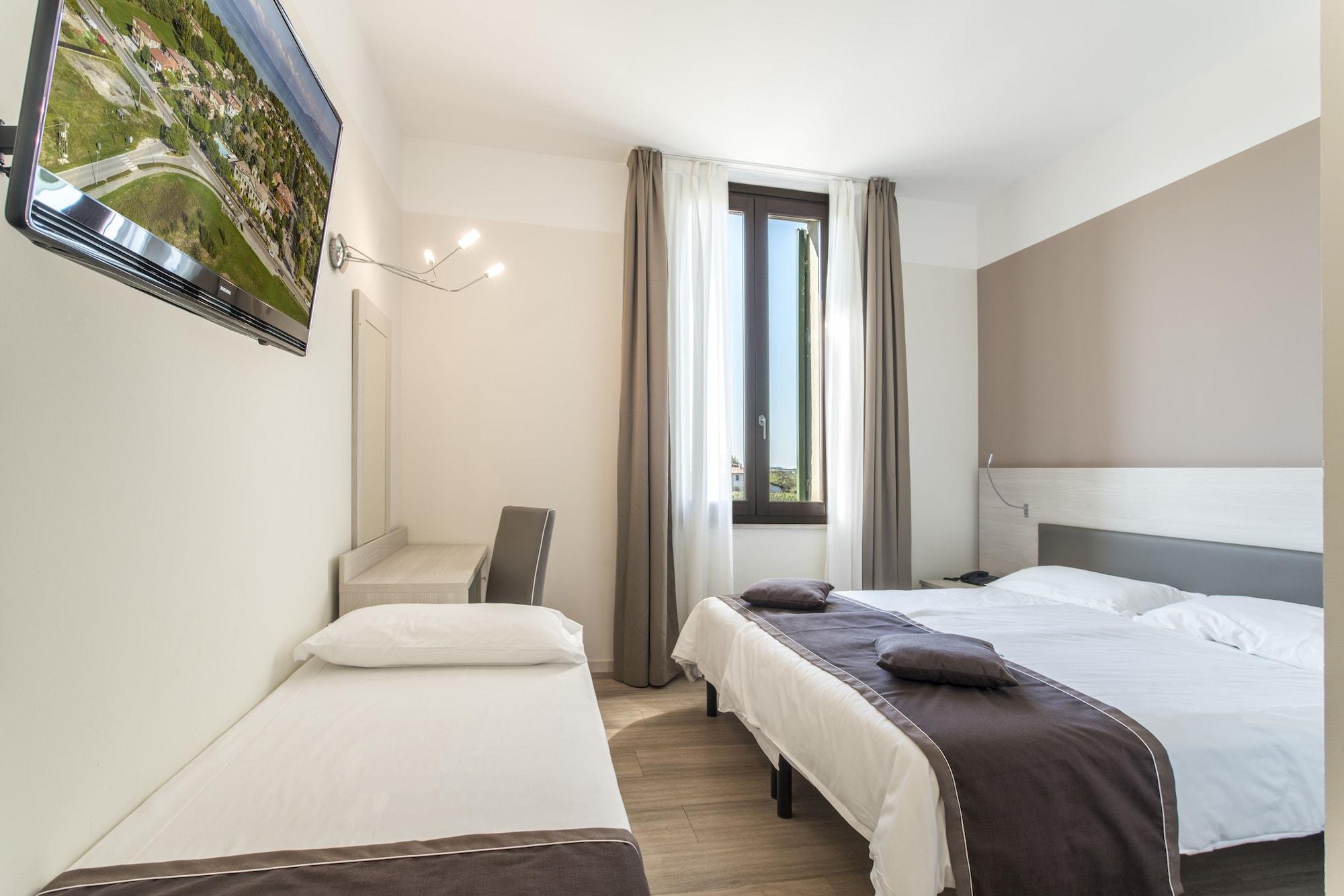 Hotel Dogana Сірміоне Екстер'єр фото