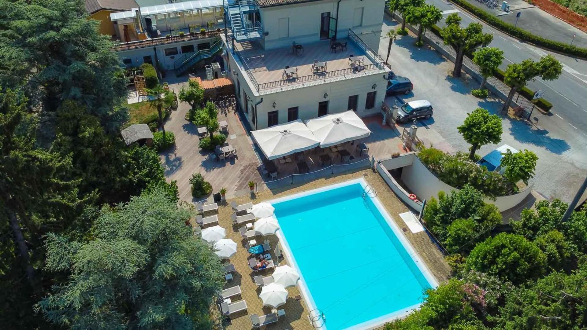 Hotel Dogana Сірміоне Екстер'єр фото