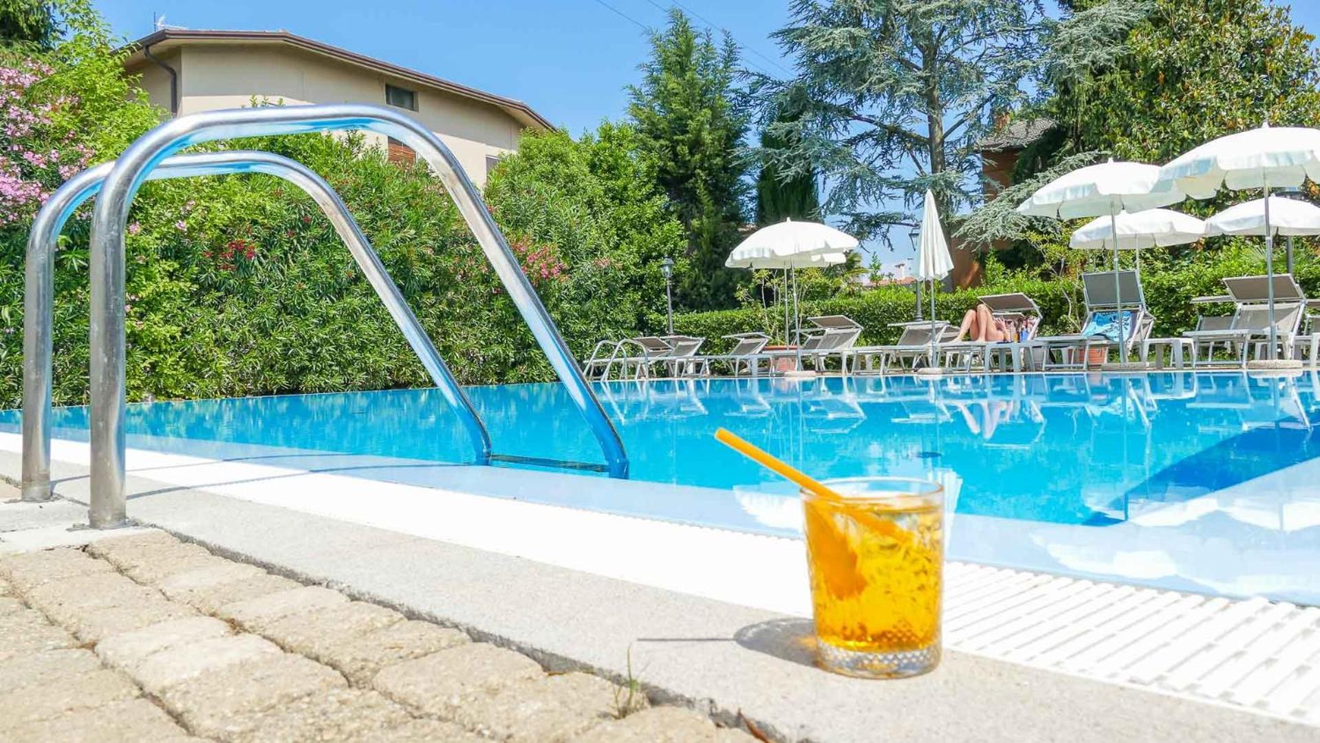 Hotel Dogana Сірміоне Екстер'єр фото